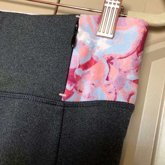 CALIA by Carrie Underwood Floral Yoga Capri Pants - Picture 6 of 7